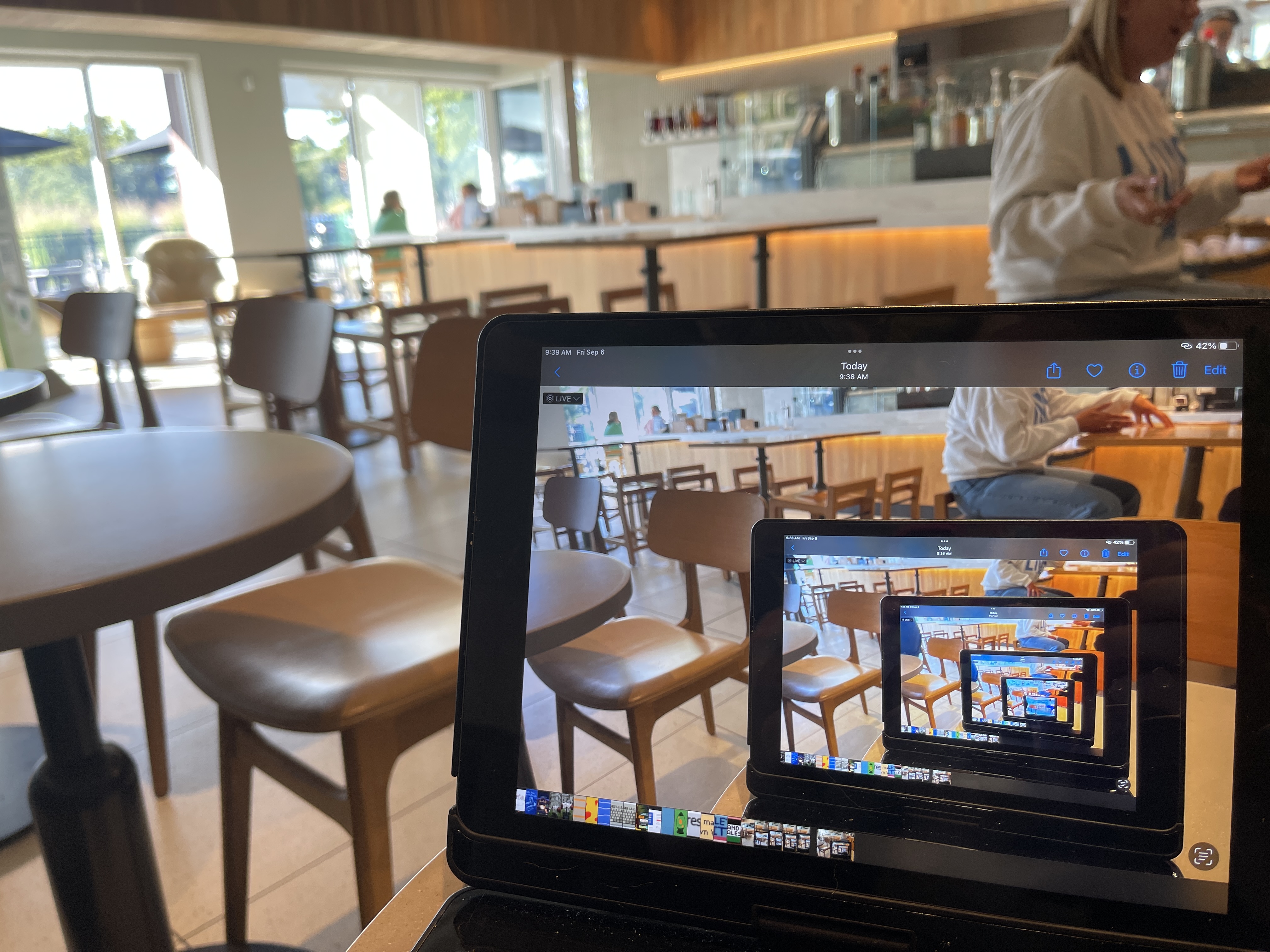 At the coffee shop☕☕☕